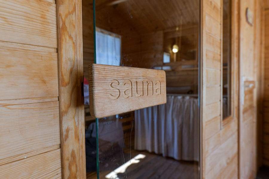 Porte d'entrée du sauna de l'Aubergerie