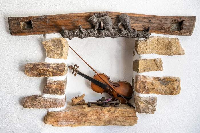 Violon en décoration à l'Aubergerie